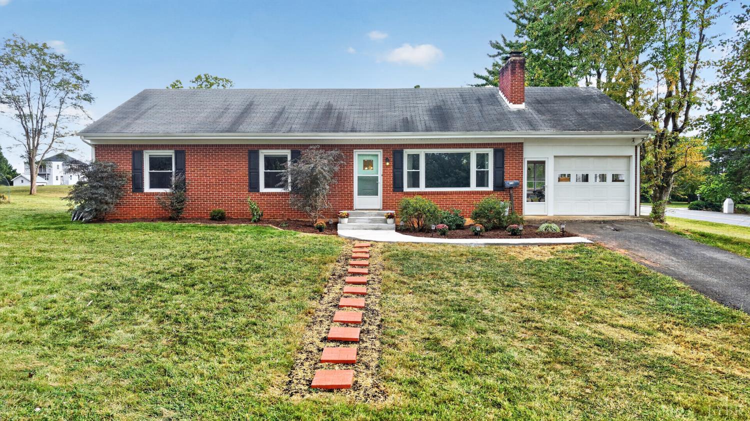 1218 Oakwood Street — photo