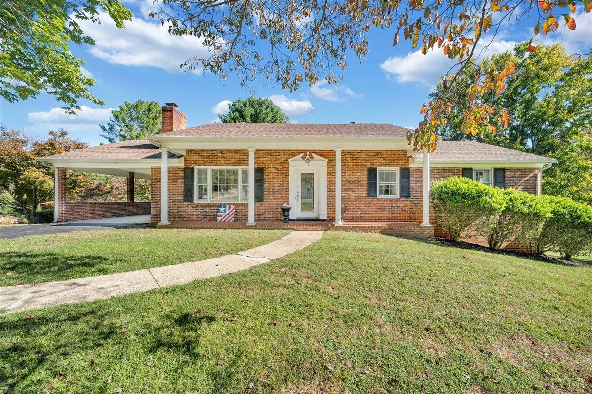 16 Wellington Drive — photo