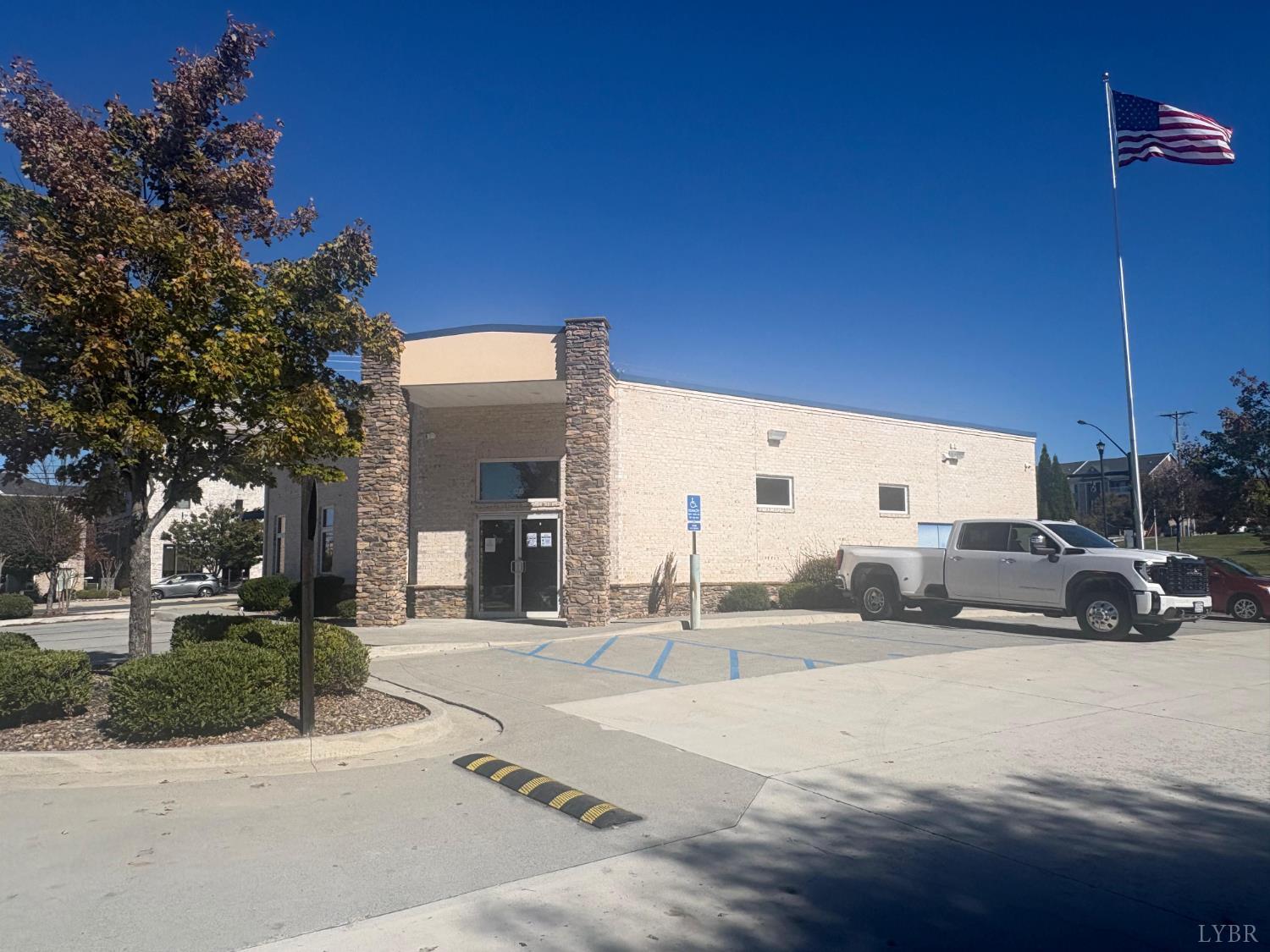 1215 Greenview Drive — photo