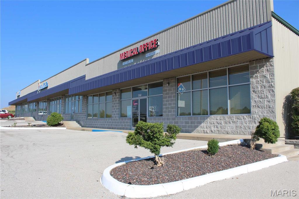 1319 E North Service Road — photo