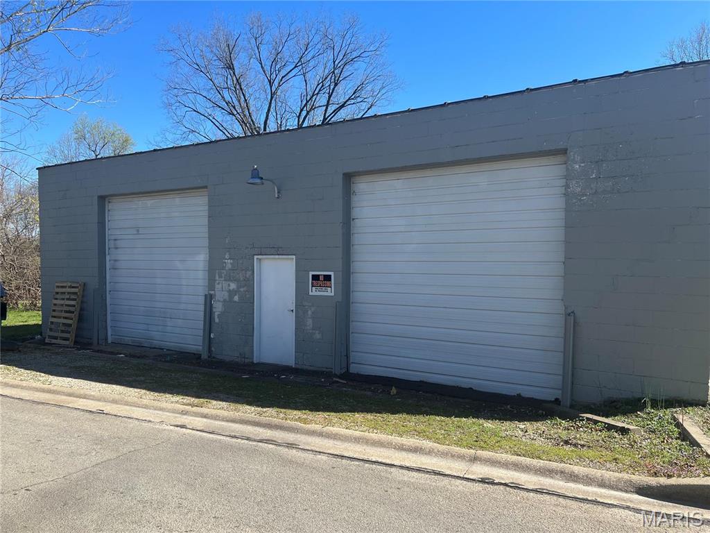 206 E College — photo