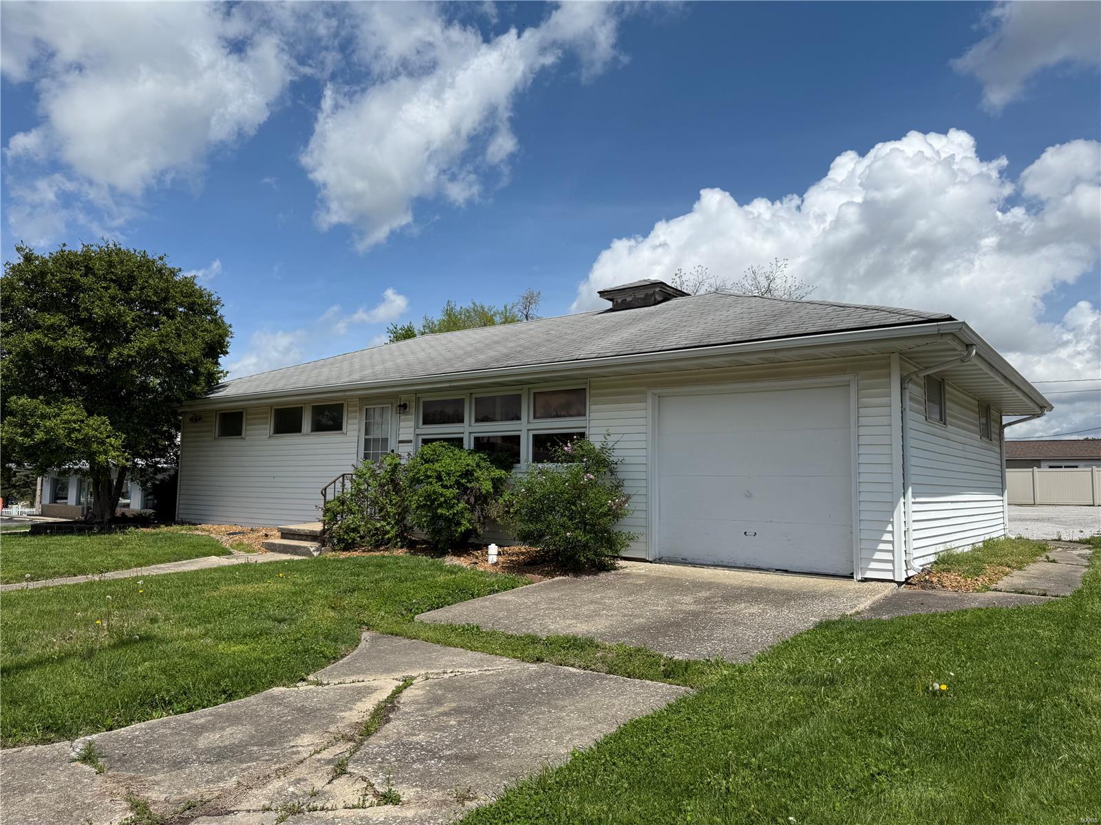 114 N Hibbard Street — photo