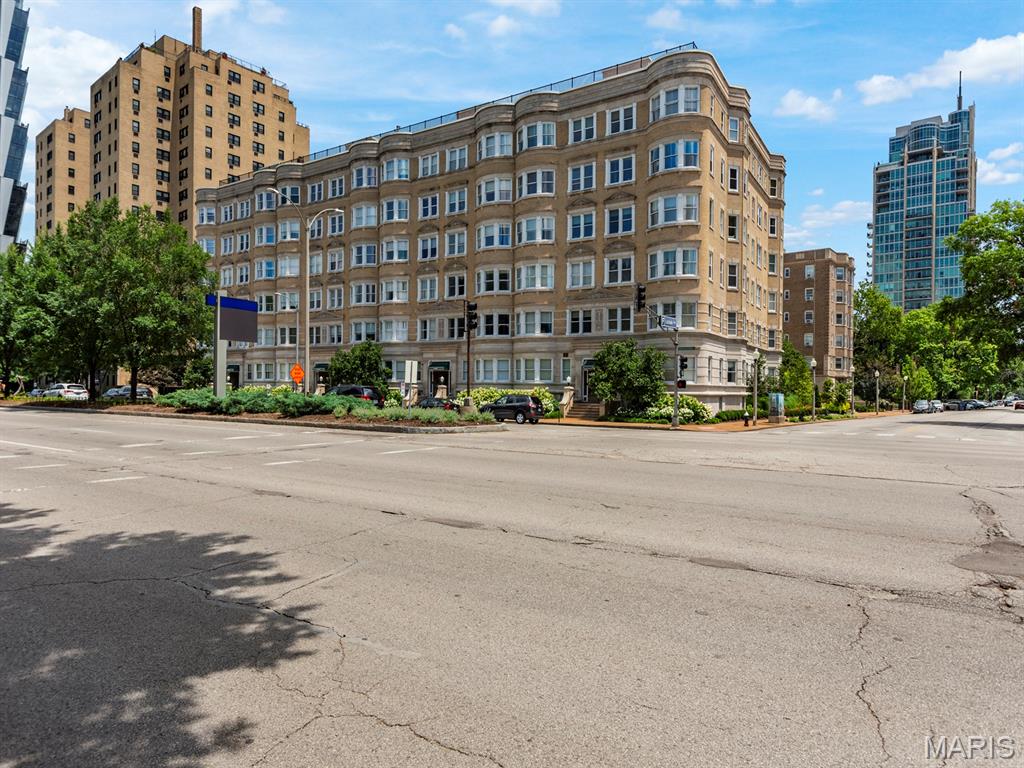10 N Kingshighway Boulevard 2Cn — photo