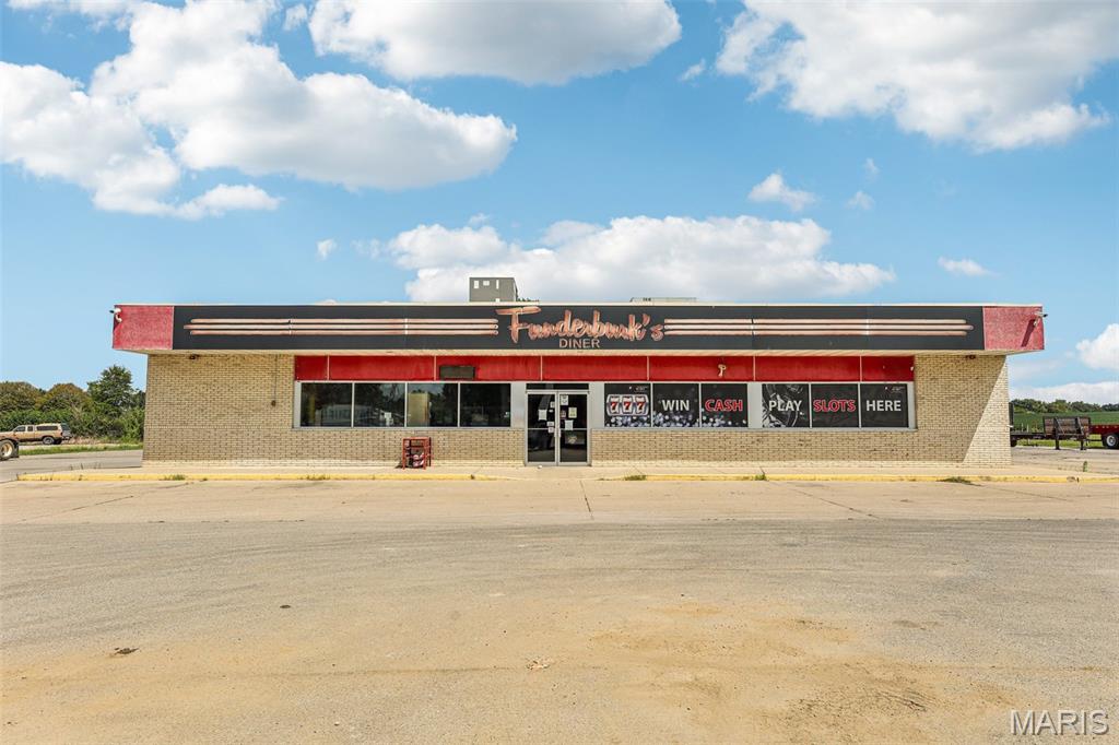 402 W Johnson Street — photo