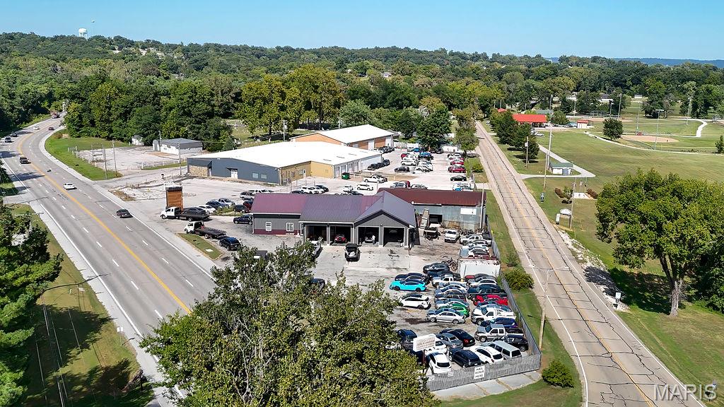 888 Commercial Boulevard — photo