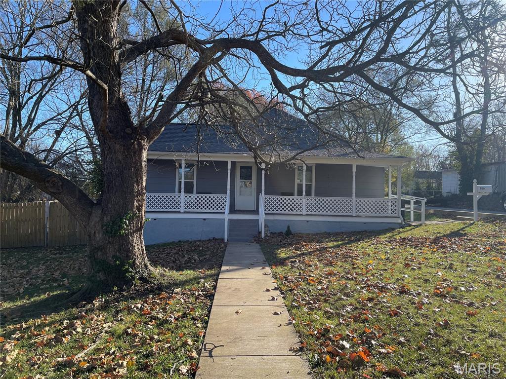 700 N Hickory Street — photo
