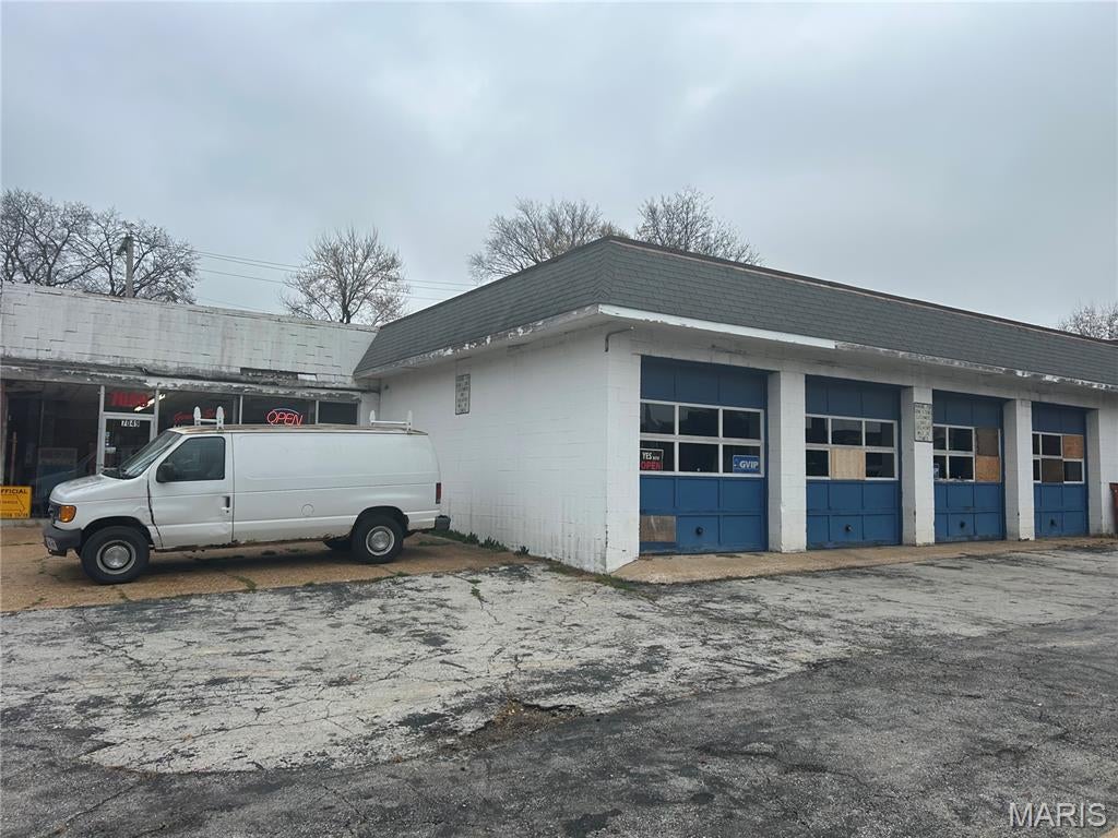 7049 W Florissant Avenue — photo