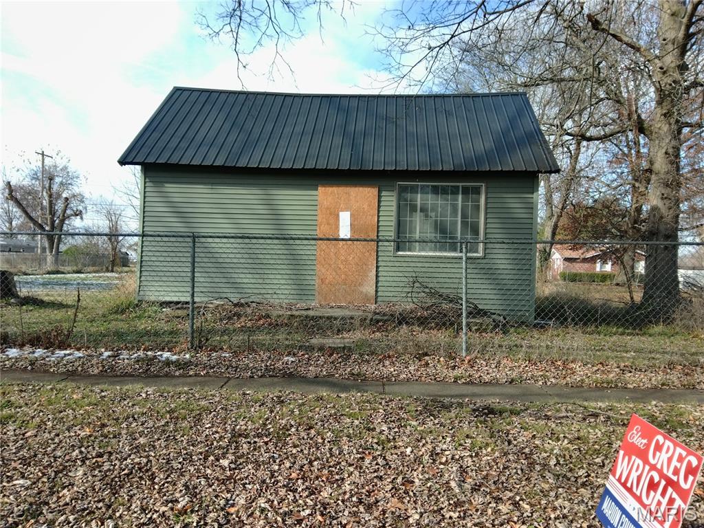 305 S Main Street — photo