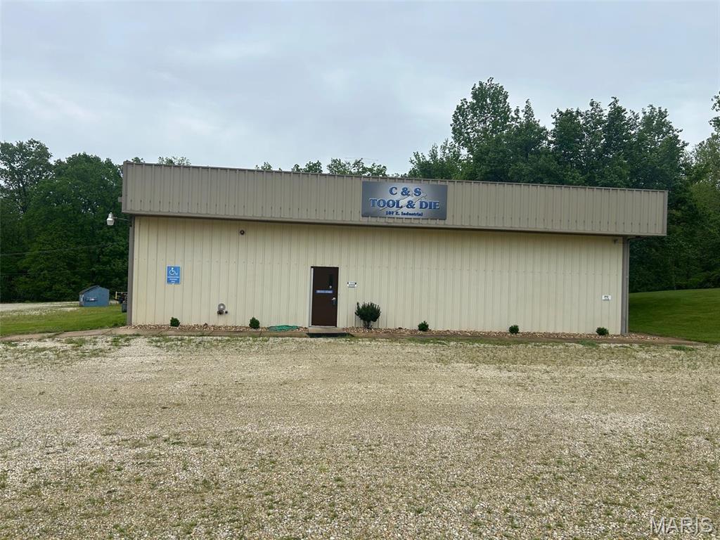 107 E Industrial Drive — photo