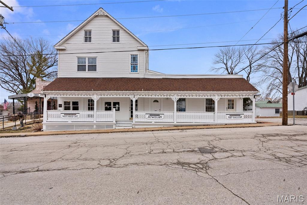 5567 Walnut Street — photo