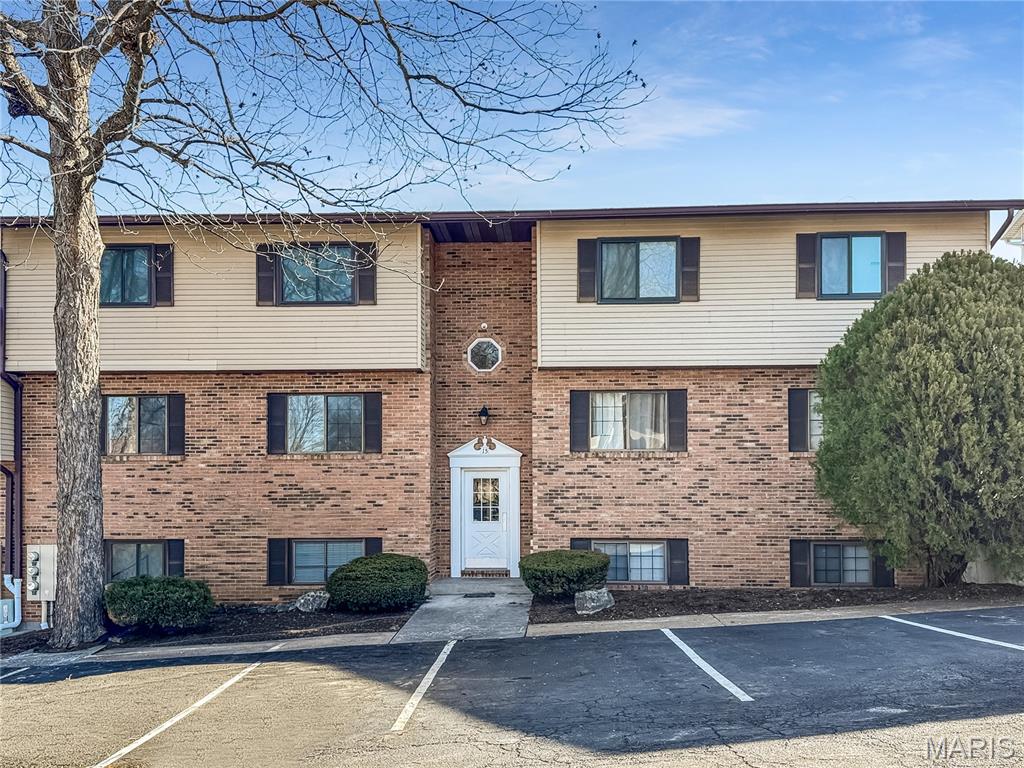 15 Village West Court 302 — photo