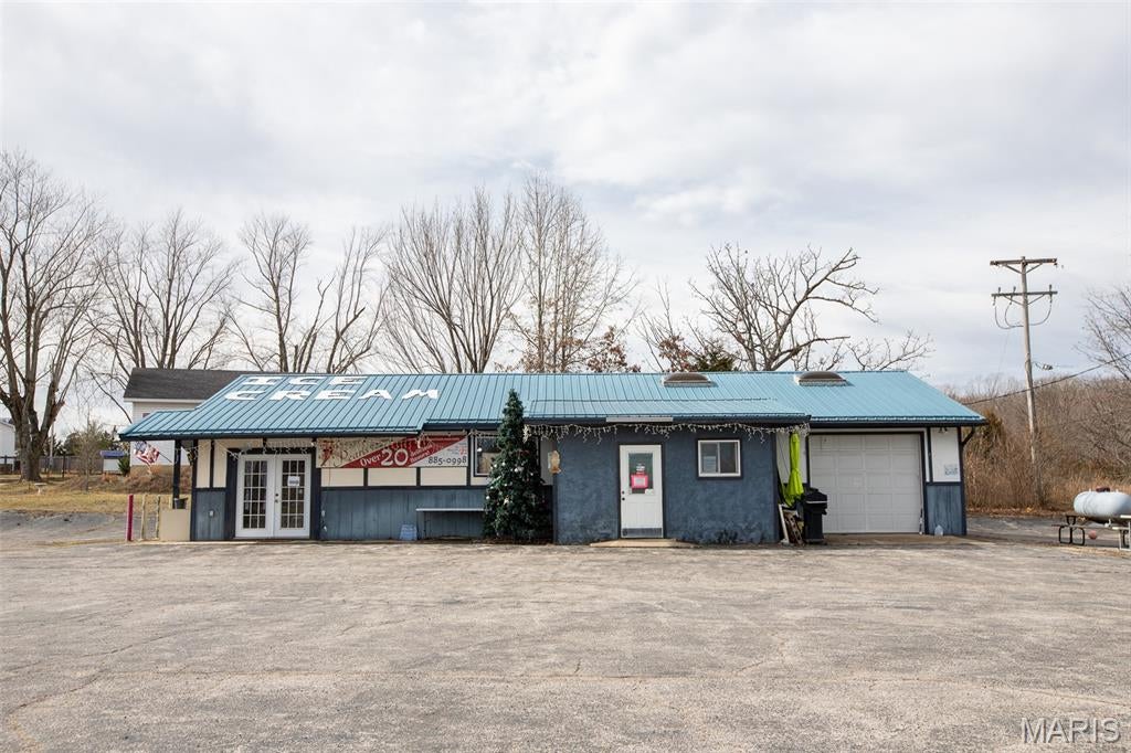 411 Highway Dd — photo