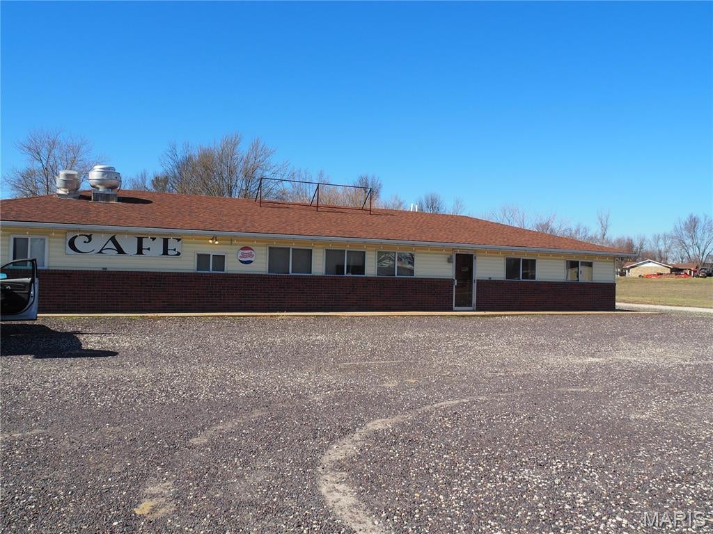 1102-1108 W Highway 28 — photo