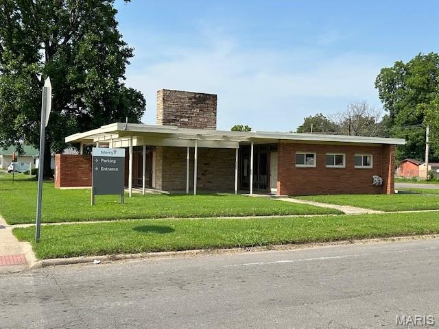 500 N Douglas — photo