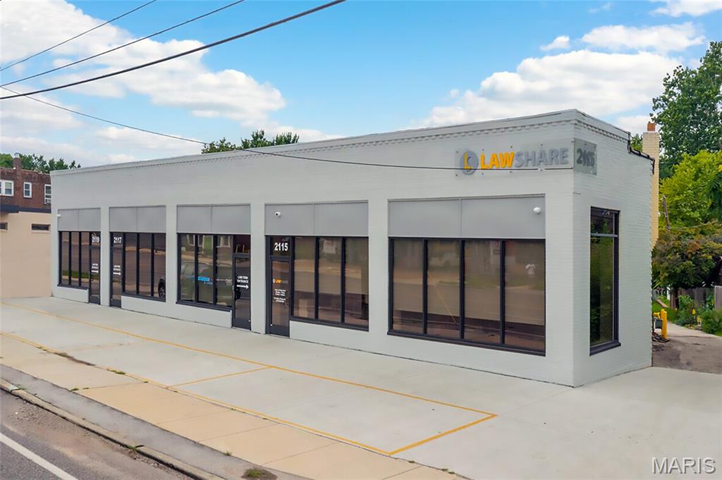 2115 S Big Bend Boulevard — photo