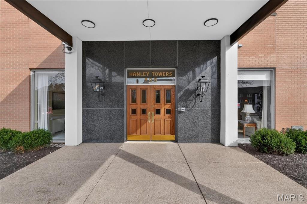 900 S Hanley Road 6C — photo