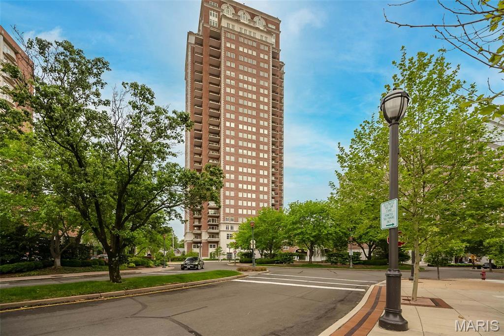 150 Carondelet Plaza 1301 — photo