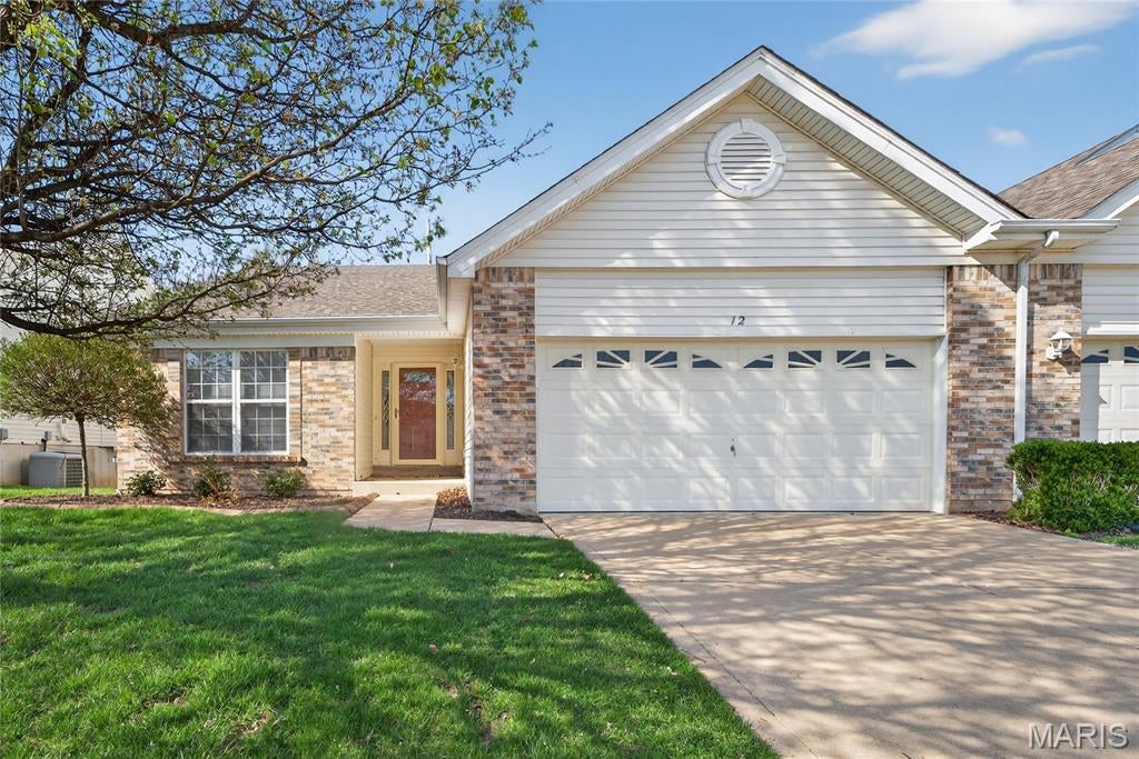 12 Shimmering Lake Court — photo