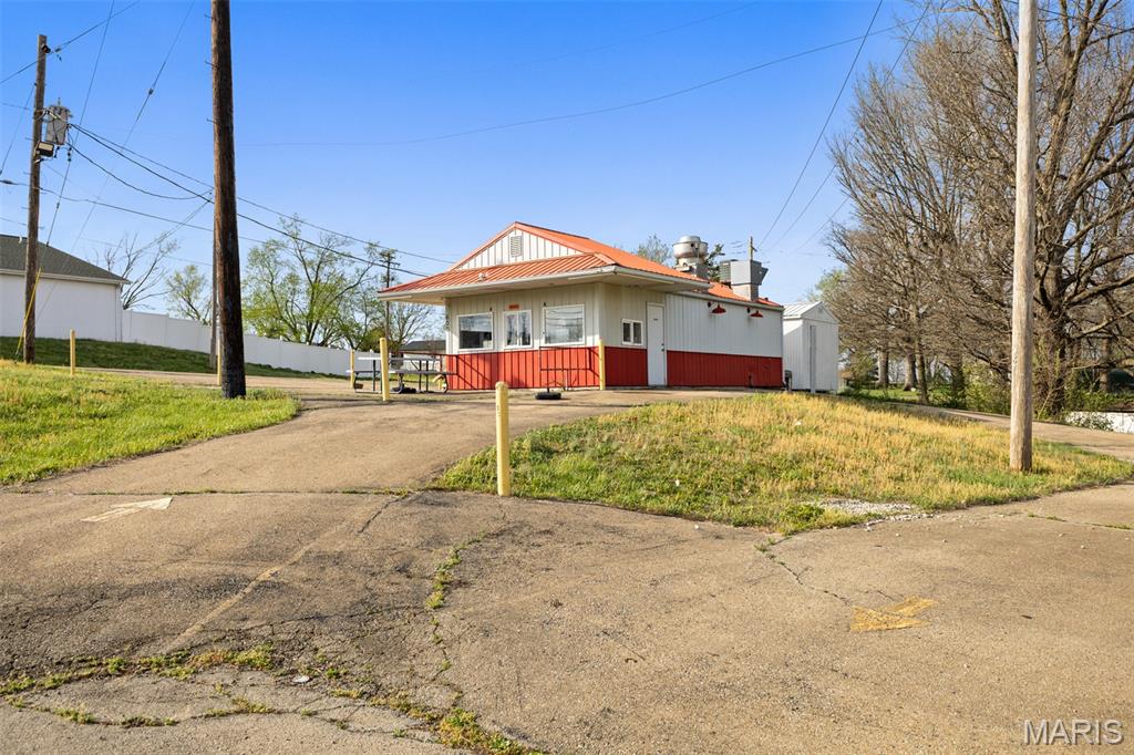 600 E Main Street — photo