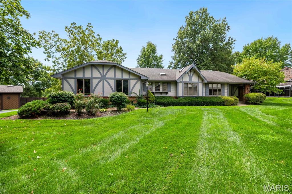 13 Village Drive W — photo