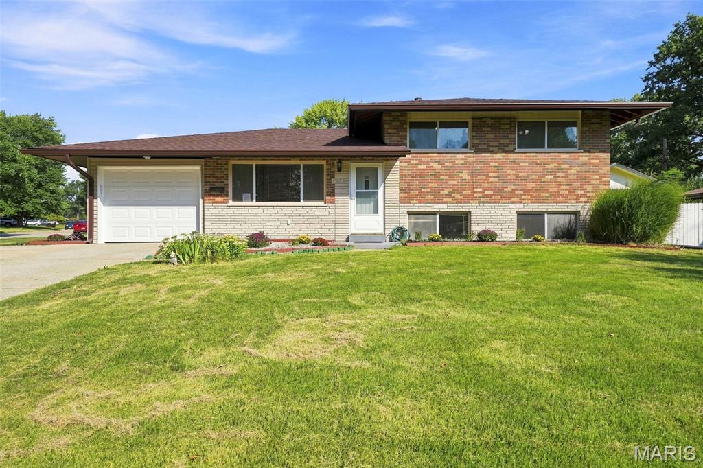 1925 Apple Blossom Court — photo
