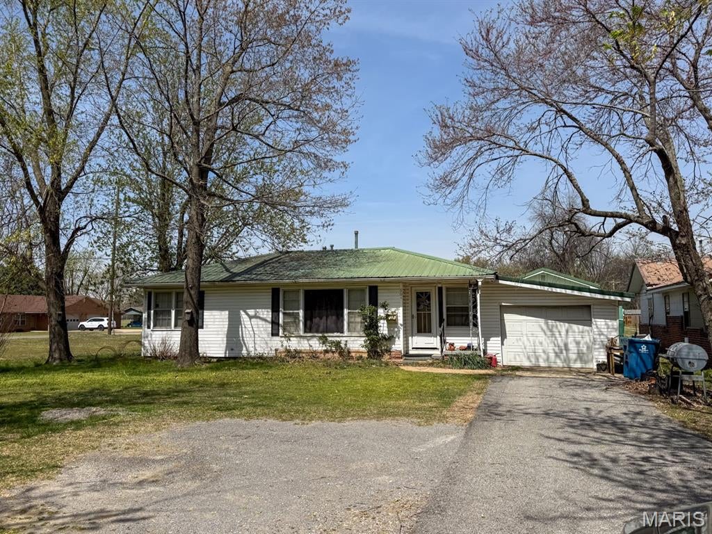 604 Highway J — photo