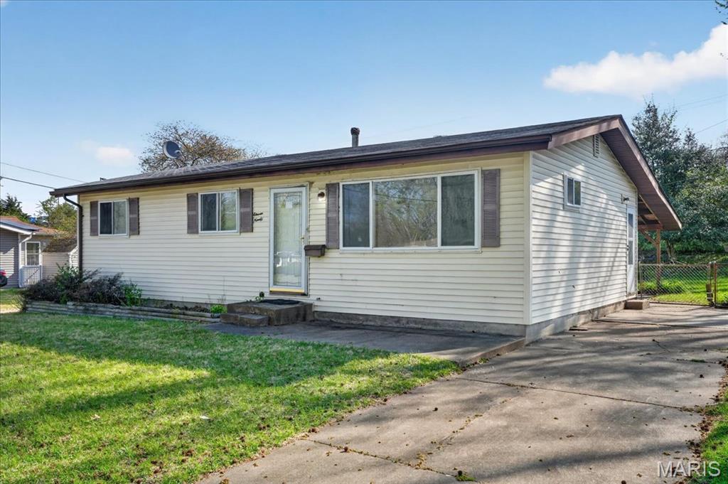 Home in Florissant, MO 63033 — photo 2