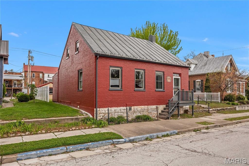 117 E 5th Street — photo