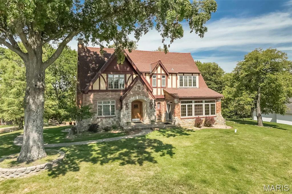 735 River Hills Drive — photo