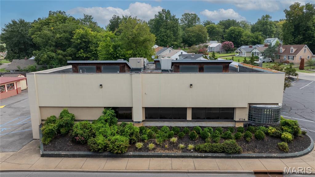 1736 Broadway Street — photo