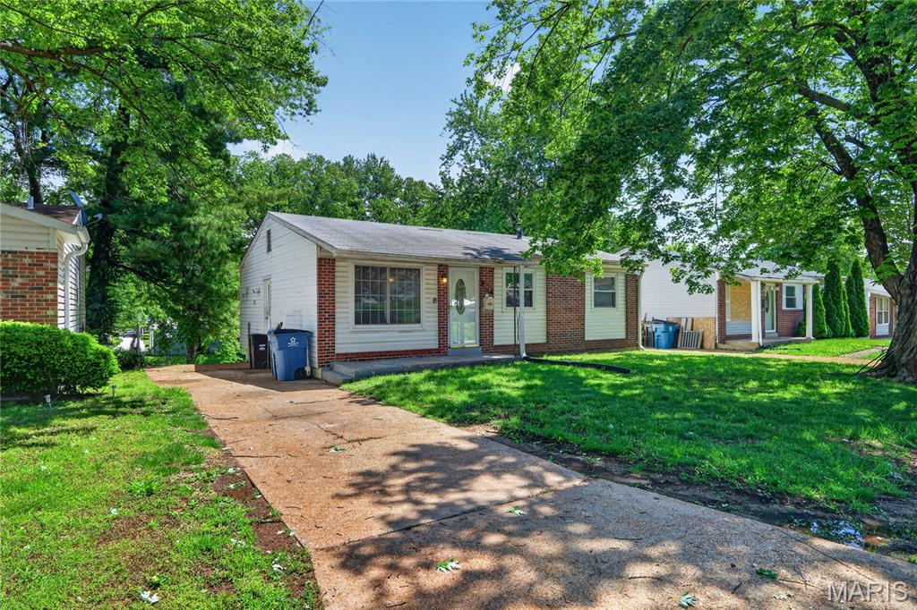 10076 Royal Drive — photo