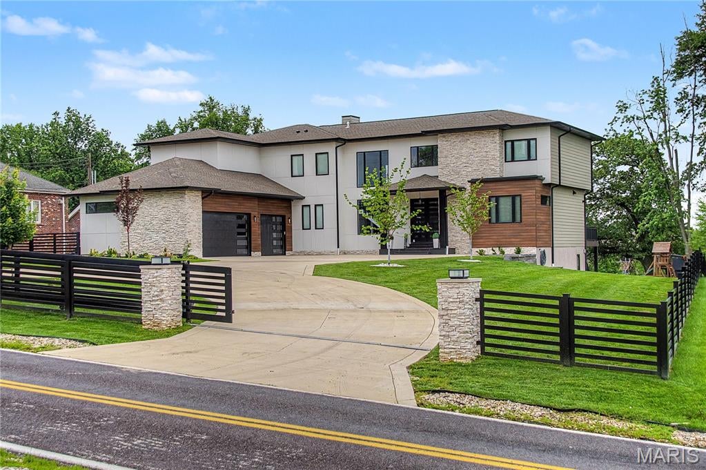 10010 Schuessler Road — photo