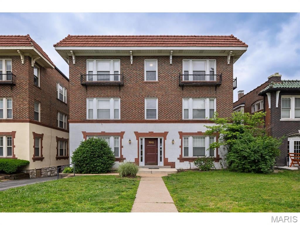 7012 Forsyth Boulevard 3W — photo