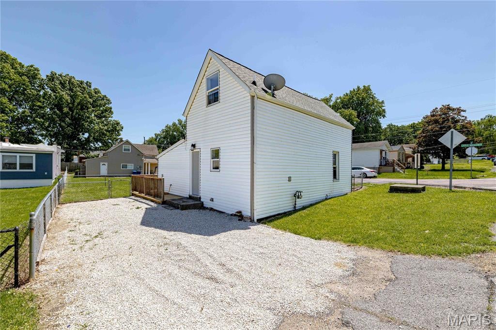 419 Little Broadway Street — photo