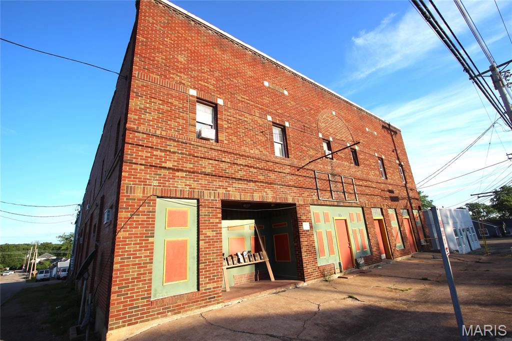 105 N Division Street — photo