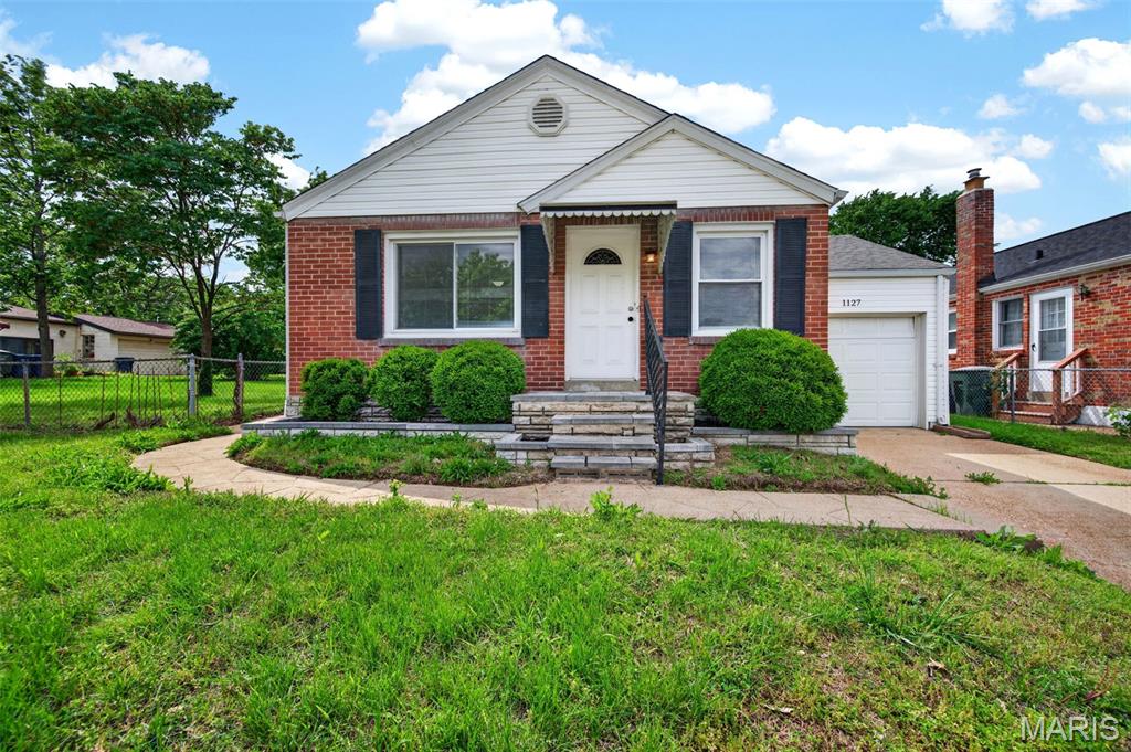 1127 Pembroke Drive — photo