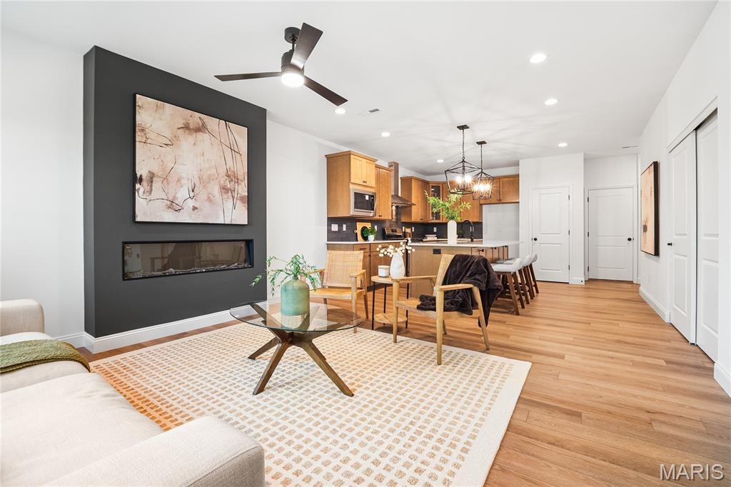 174 Sesame Loop — photo