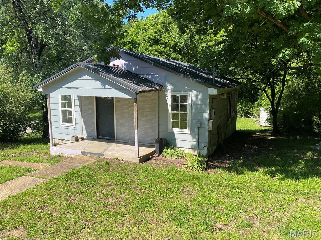 Home in Poplar Bluff, MO 63901 — photo 2