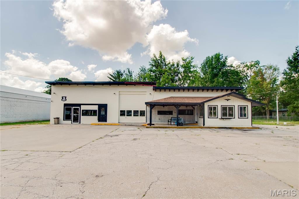 406 W Carpenter Street — photo