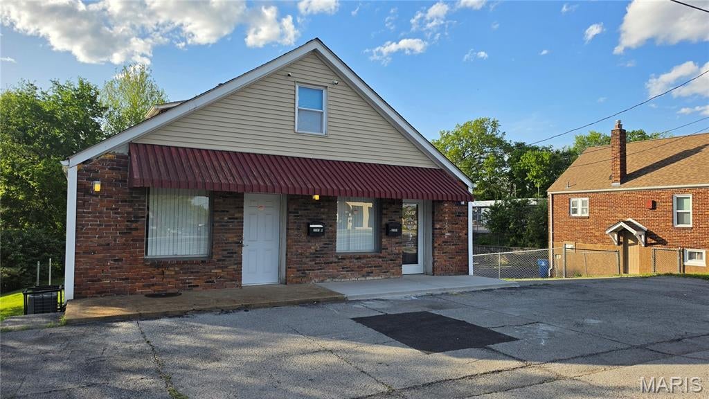 2731 Telegraph Road — photo