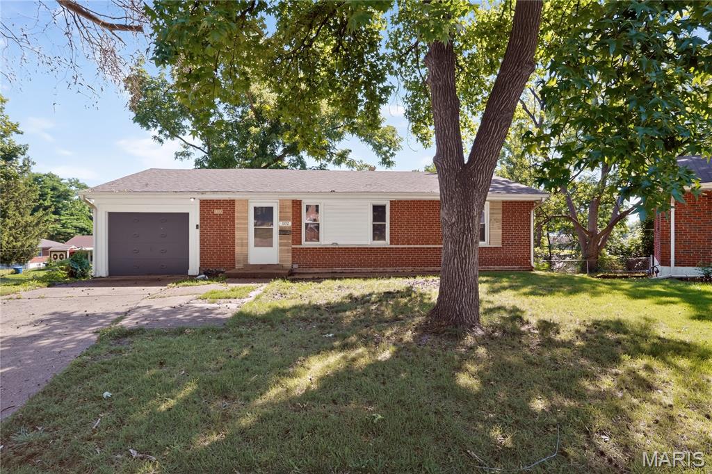 102 Florwood Court — photo