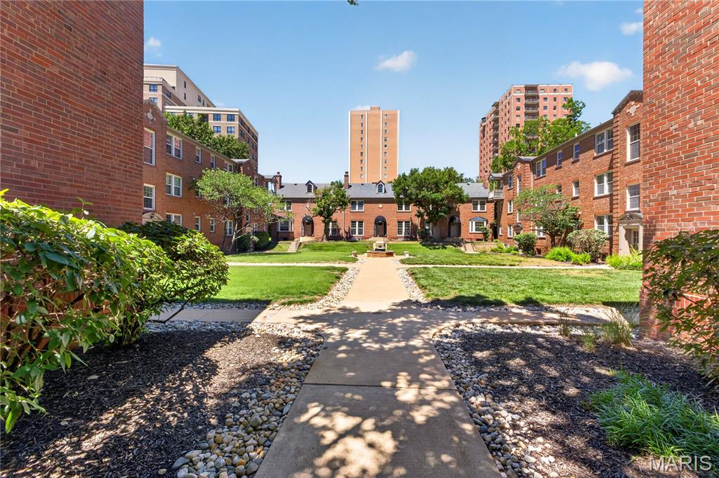 827 Westwood Drive 2E — photo