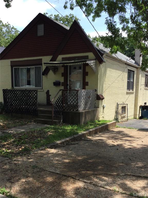 Home in St Louis, MO 63137 — photo 2