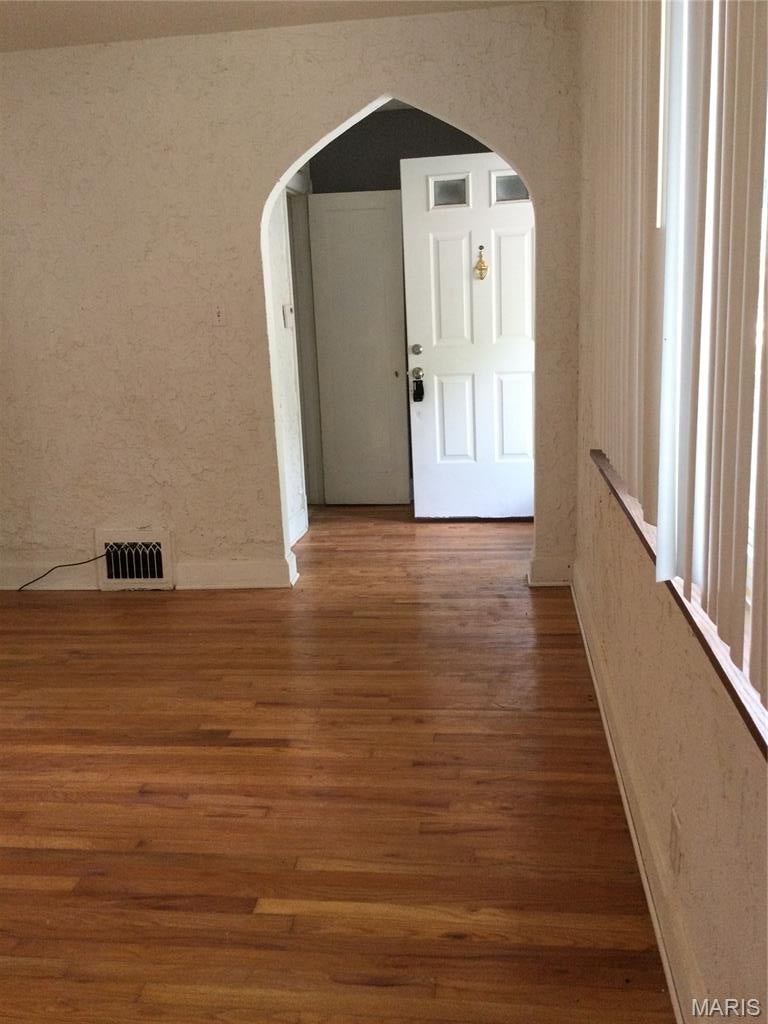 Home in St Louis, MO 63137 — photo 3
