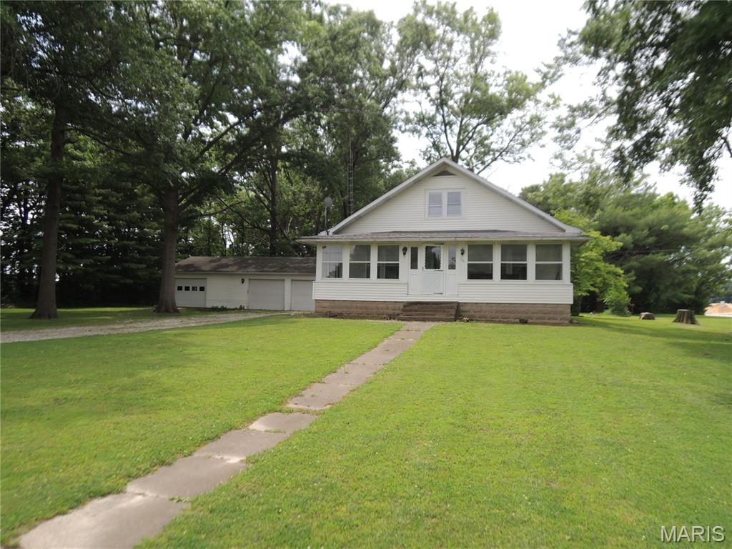 Home in Mulberry Grove, IL 62262 — photo 2