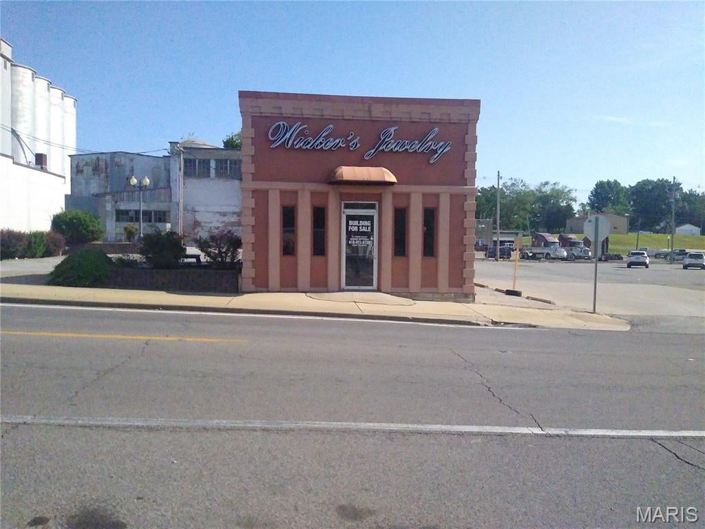 301 W Broadway Street — photo