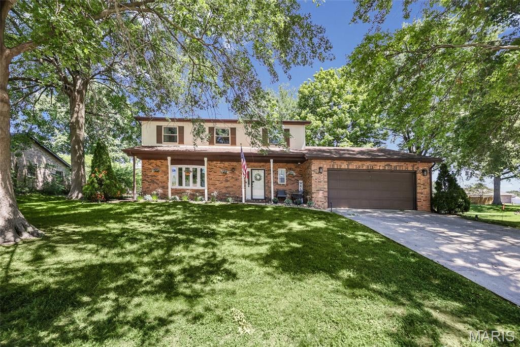 15 Moonglow Drive — photo