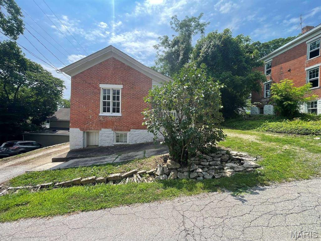 206 Howard Street — photo