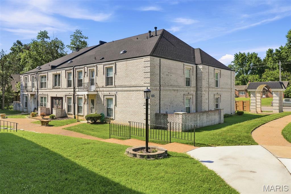 4392 Chateau De Ville Drive H — photo