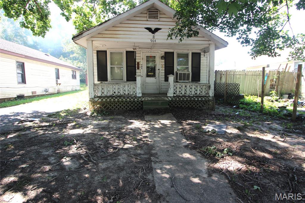 904 Camilla Street — photo